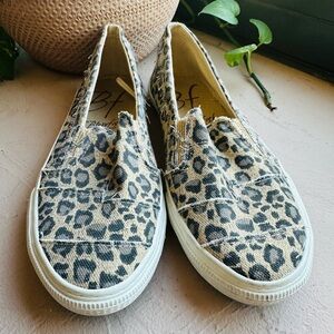Blowfish Malibu "Play" Sneaker Leopard Print Canvas Slip On Size 9M